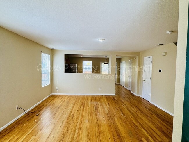 Photo - 717 Mockingbird St Townhome