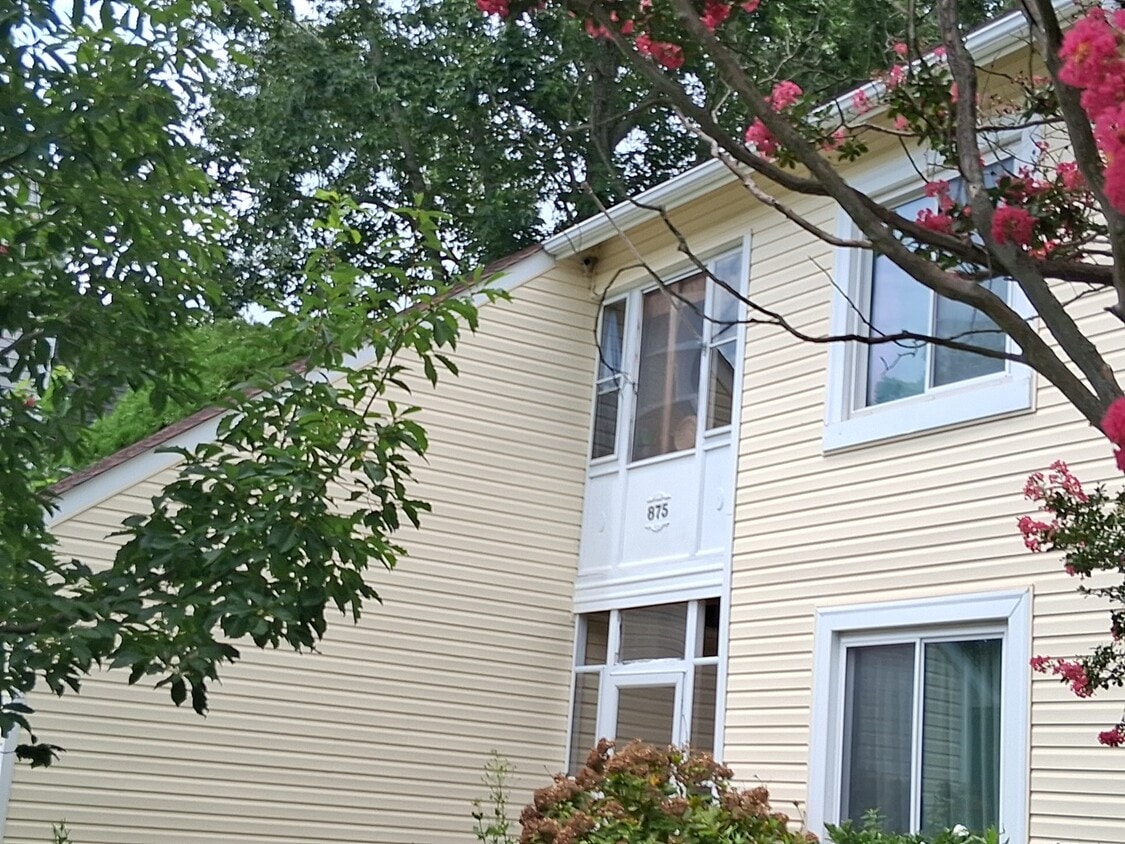 Building Photo - 875 Carew Rd