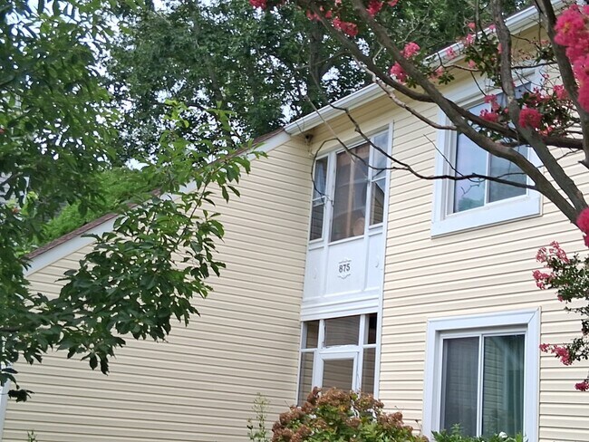 Foto del edificio - 875 Carew Rd