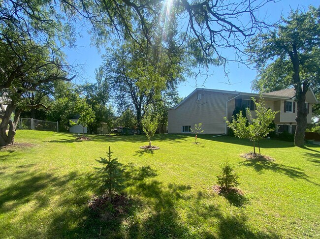 Foto del edificio - 709 S Salem Dr