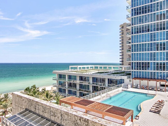 Primary Photo - 6899 Collins Ave