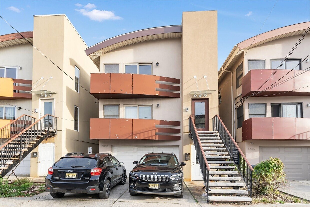 Foto principal - 6302 Jefferson St