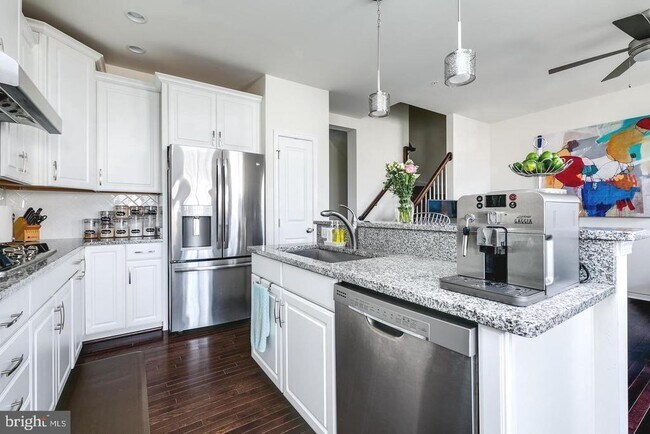 Foto del edificio - 43110 India Wharf Sq