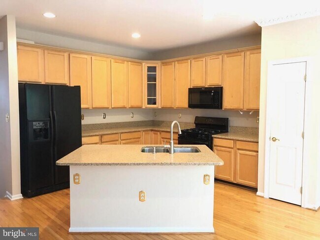 Building Photo - 6565 McKenna Way