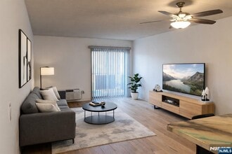 Building Photo - 5 Linden St