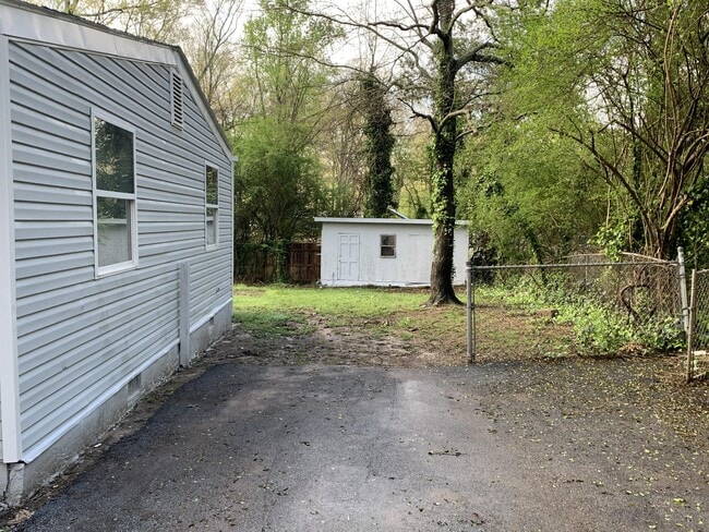 Building Photo - 70 Little John Trail