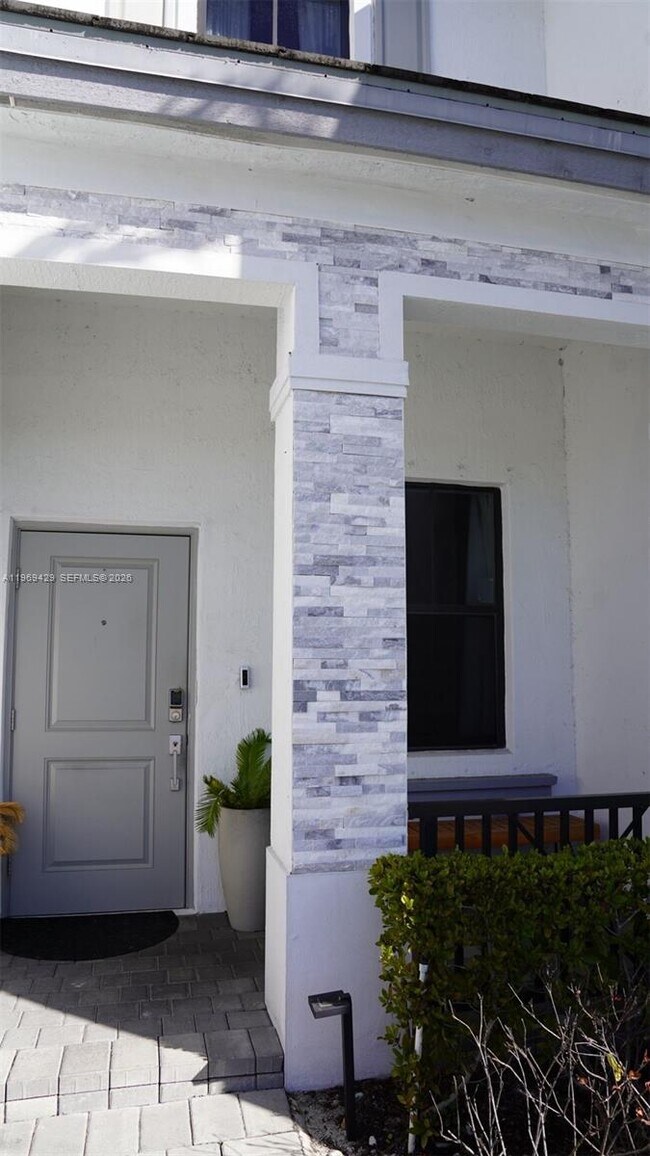 Foto del edificio - 549 NW 204th St