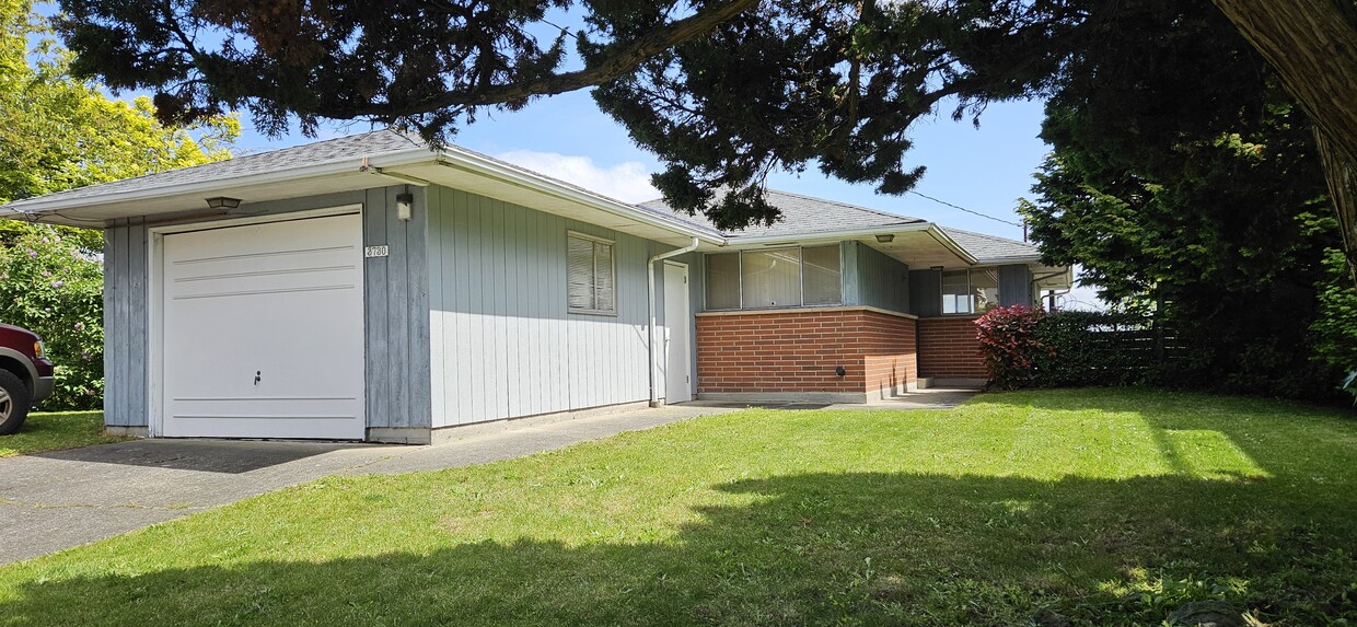 Primary Photo - 3730 34th Ave SW
