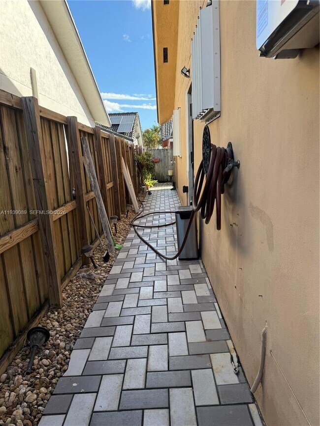 Foto del edificio - 35XX W 75th Pl