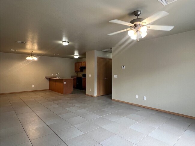 Foto del edificio - 1132 Remington Dr