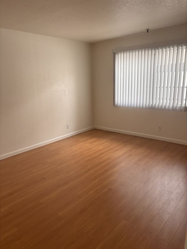 Foto del edificio - 10920 Moorpark St