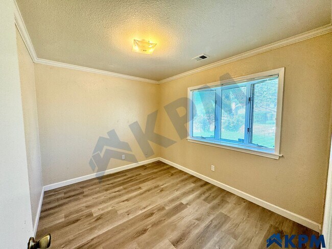 Building Photo - Single Story 3-Bedroom 2-Bath North Stockt...
