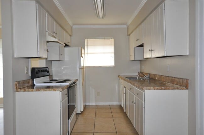 Building Photo - 107 Antoinette St