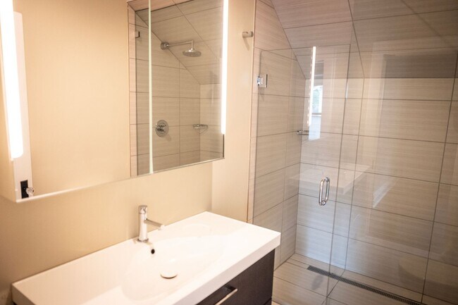 Building Photo - WalnutS5125