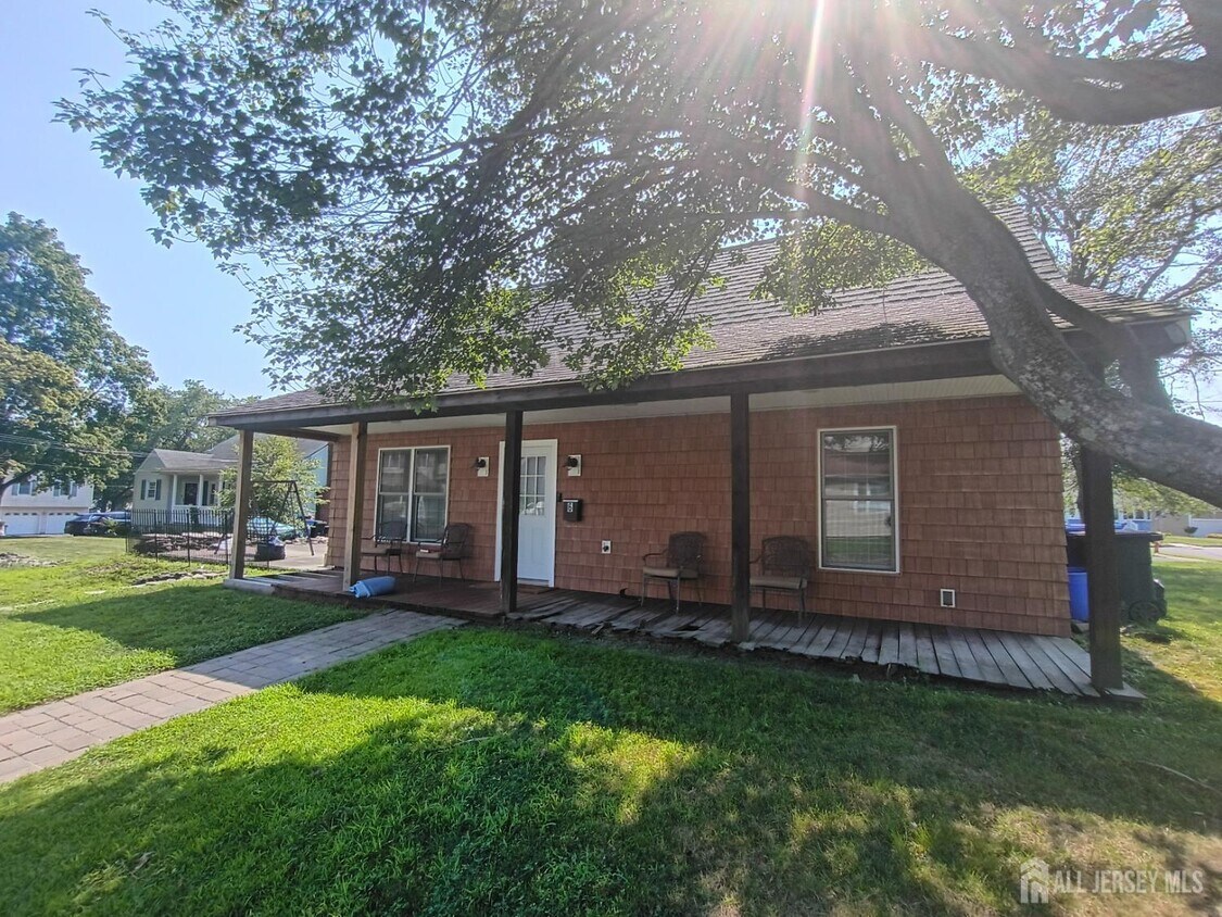 Primary Photo - 6 Albert Ave
