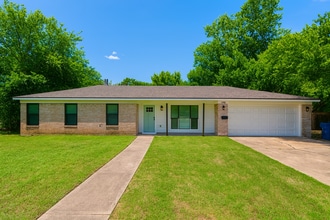 Building Photo - 6202 Brookside Dr