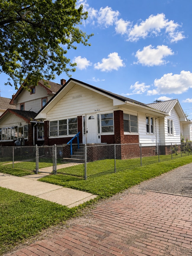 Building Photo - 516 Geneva Ave