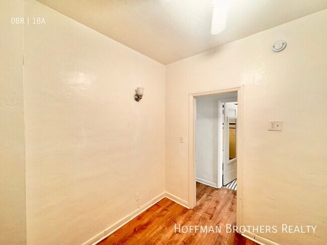 Foto del edificio - 608 S Dunsmuir Ave