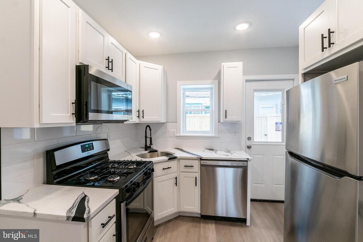 2006 S Beechwood St Unit 1, Philadelphia, PA 19145 Room for Rent in