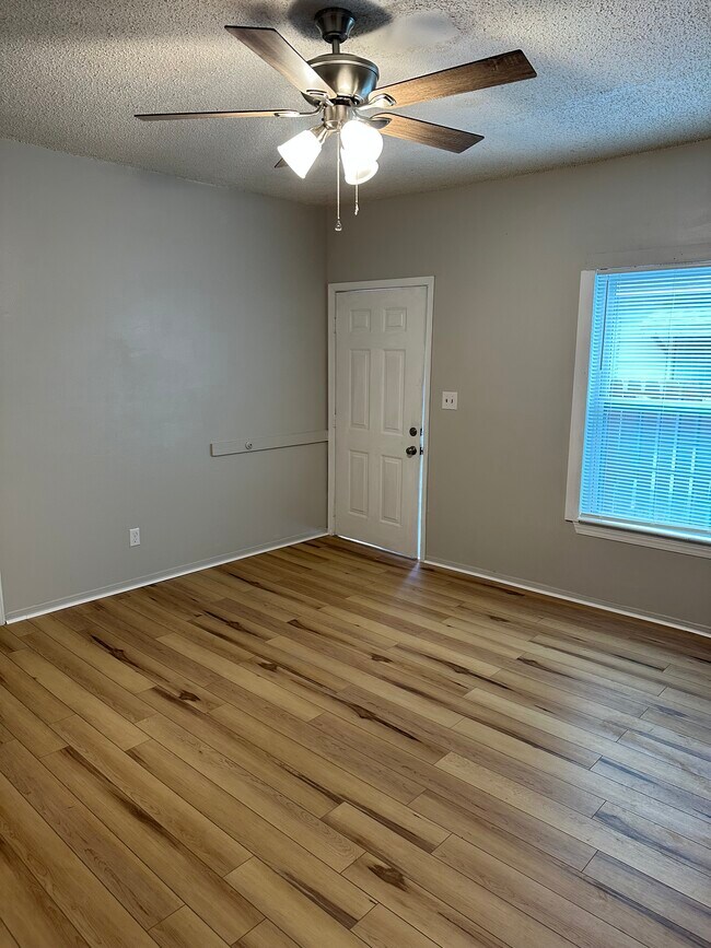 Foto del edificio - 219 N Carys Ln