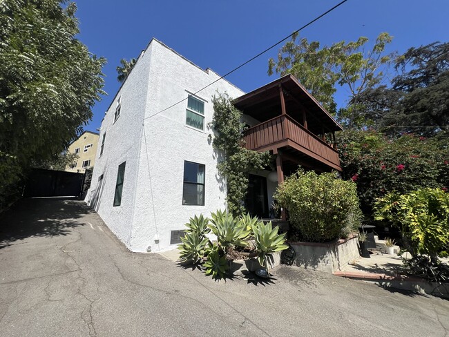 Building Photo - 844 N Dillon St