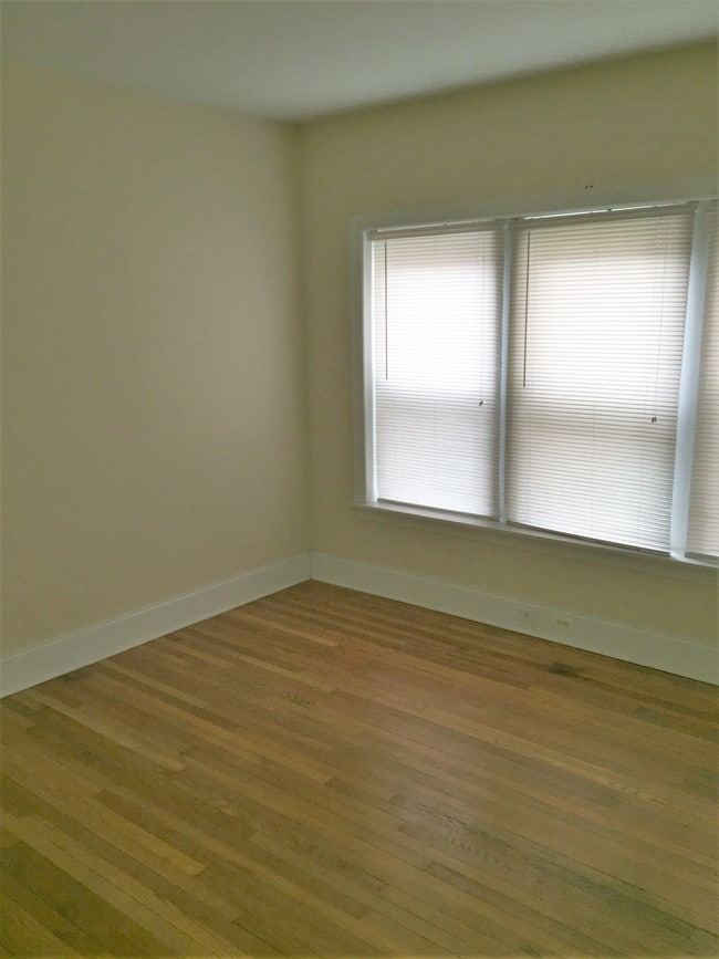 Foto del edificio - 525 W Barry Ave