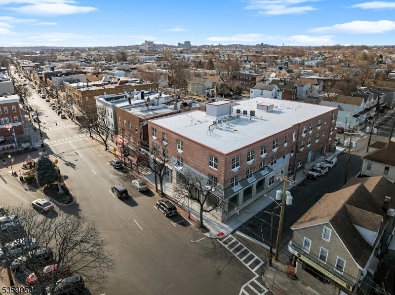Foto principal - 247 Parker Ave