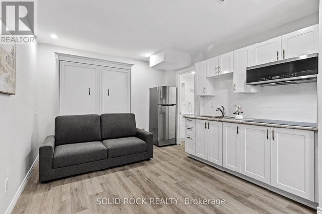 Building Photo - 228 Lebreton St N