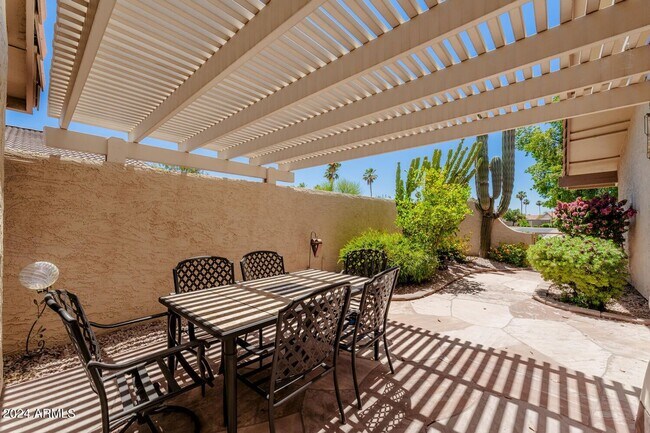 Building Photo - Lovely Home Surronded by Grass and is avai...