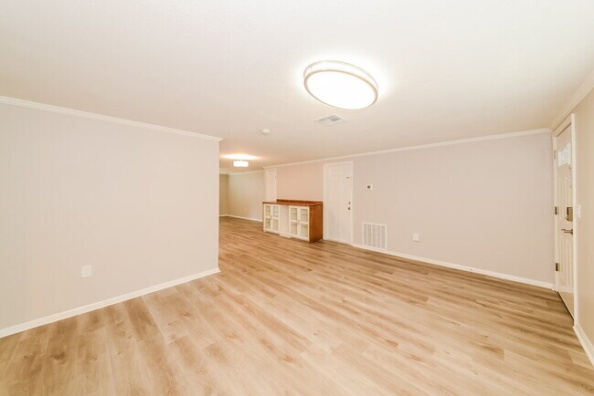 Building Photo - 5009 Silk Oak Dr