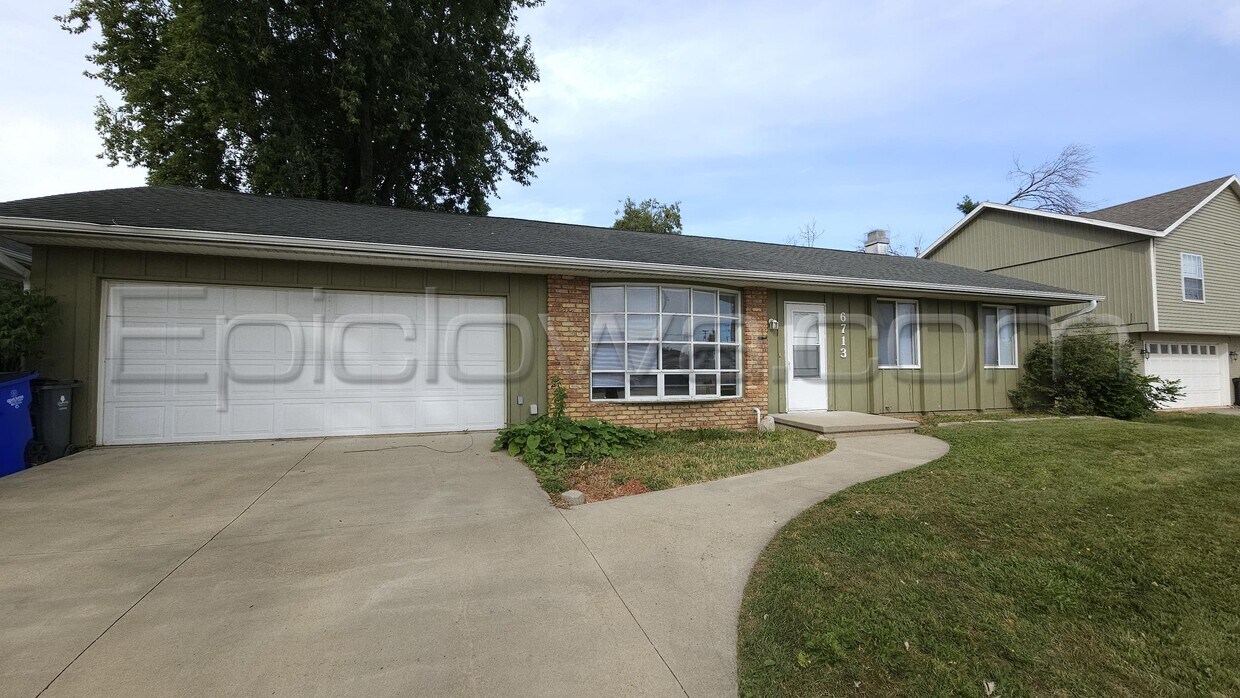 Foto principal - 6713 Council St NE