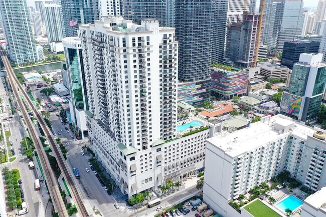 Foto del edificio - 999 SW 1st Ave