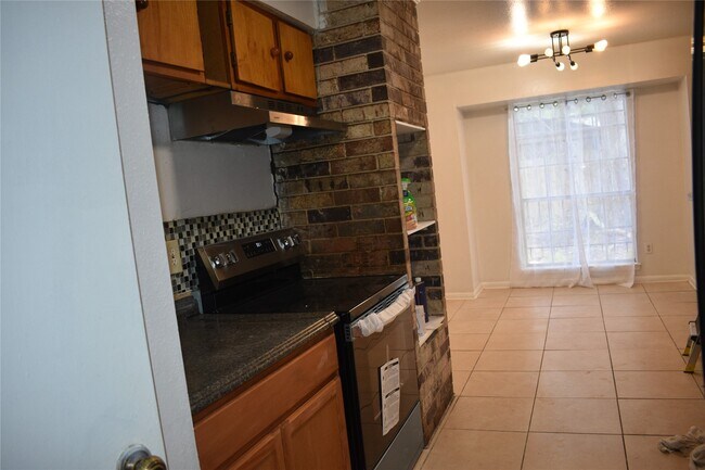 Foto del edificio - 6718 Rowell Ct
