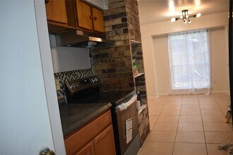 Building Photo - 6718 Rowell Ct