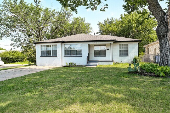 Foto del edificio - Spacious 3BD/2BTH Home Near Lake Hefner In...