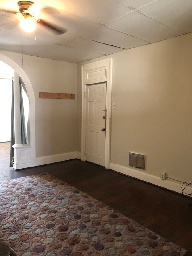 Foto del edificio - 1 BR 1Bath upstairs apartment