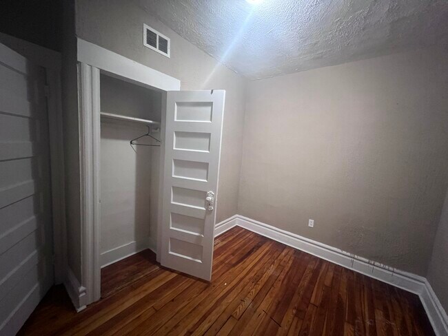 Foto del edificio - 373 S 19th St
