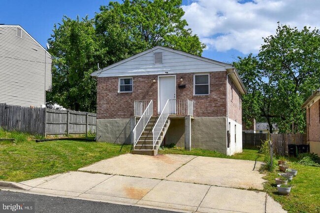 Building Photo - 918 Clovis Ave