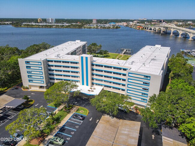 Foto del edificio - 1224 S Peninsula Dr