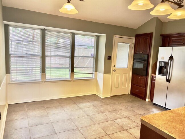 Building Photo - 439 Woodrail Dr