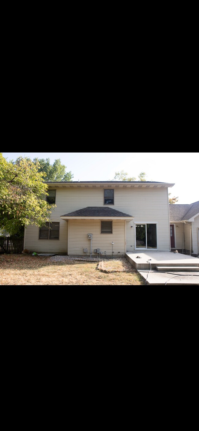 Building Photo - 2533 Charlack Ave