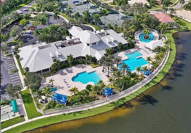 Foto del edificio - 9183 Bay Point Cir