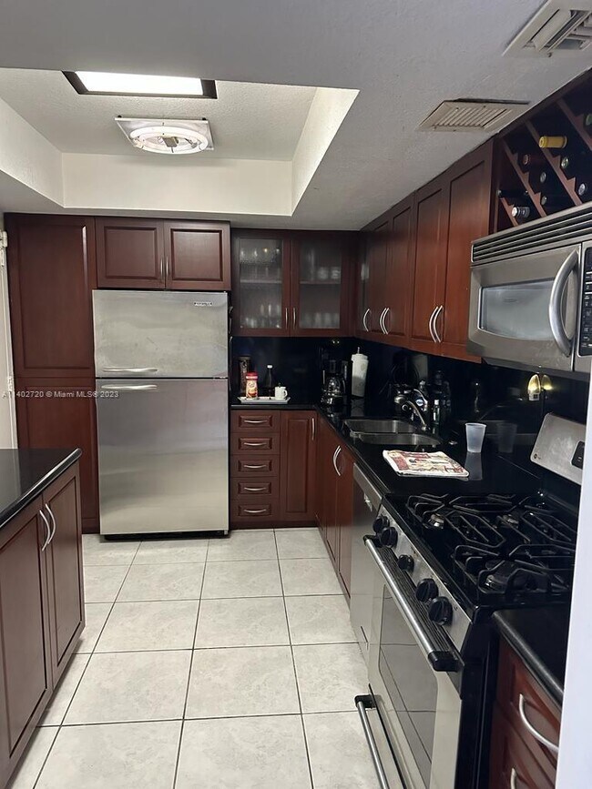 Foto del edificio - 3140 S Ocean Dr