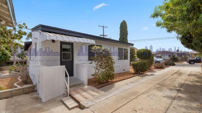 Building Photo - 2251 Dunlop St