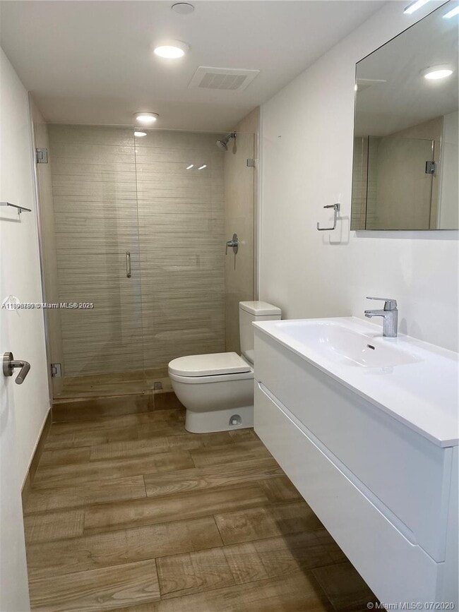 Building Photo - 9261 E Bay Harbor Dr