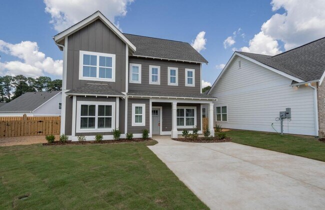 Foto del edificio - Spacious Home with Fenced Backyard!