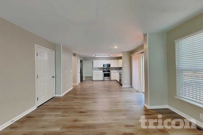 Building Photo - 2536 Bayview Dr