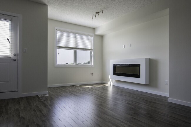 Photo du bâtiment - 655-655 Watt Blvd SW