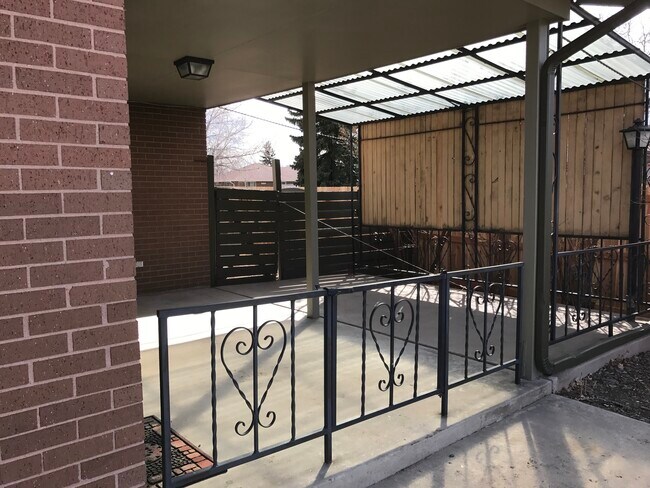 Foto del edificio - 10451 W Evans Ave