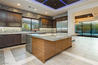 Building Photo - 94 Glade Hollow Dr